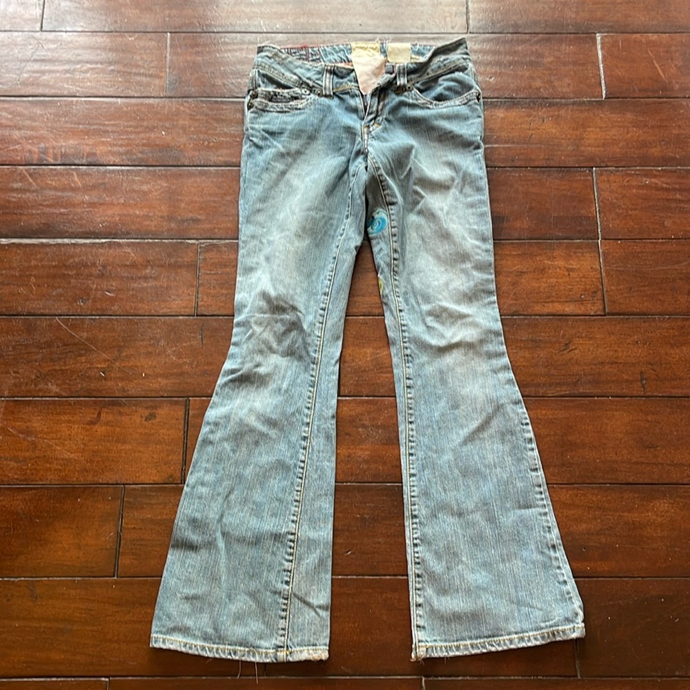 Low rise 2000s boot flared jeans, slightly scruffed around the bottom of pant